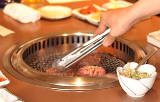 ゑびす名物「タンステーキ」牛タンの厚切り