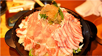 六白黒豚焼酎蒸し